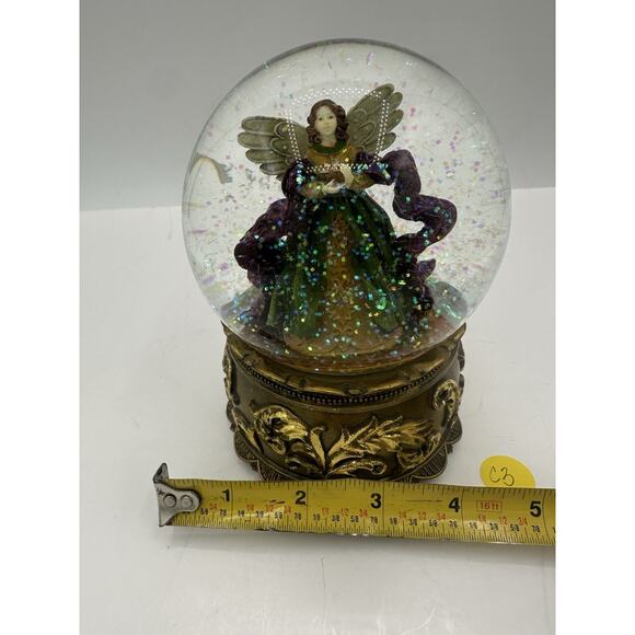 St. Nicholas Square Angel Musical Snow Globe “Angels We Have Heard On High” - Picture 3 of 5